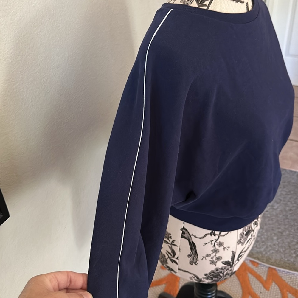Levi’s Cropped Sweatshirt Navy Blue With White Pinstripe Down Arms - Picture 2 of 5